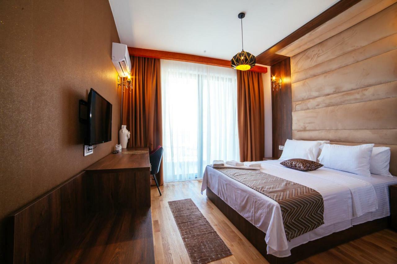 Hotel Platinum Ulcinj Bagian luar foto