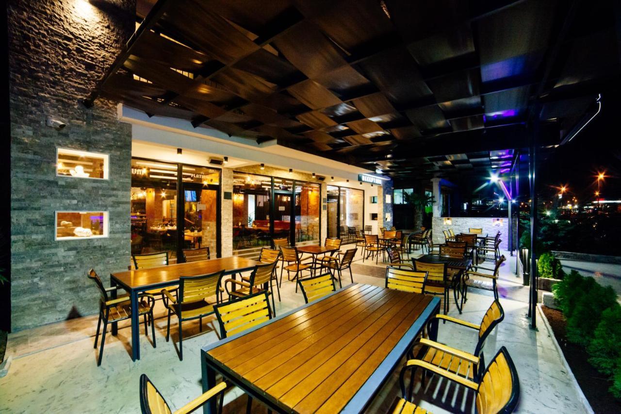 Hotel Platinum Ulcinj Bagian luar foto